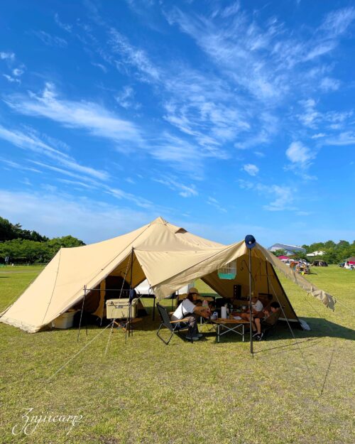 霧島高原国民休養地キャンプ場に張っているサバティカルスカイパイロットテント