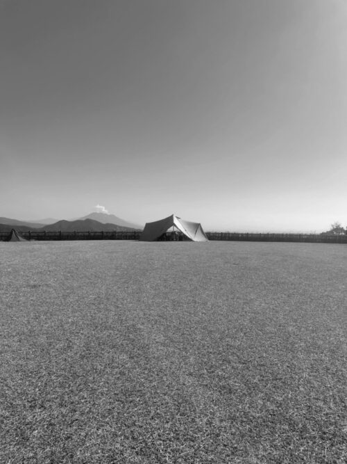桜島とサバティカルスカイパイロットTC白黒写真