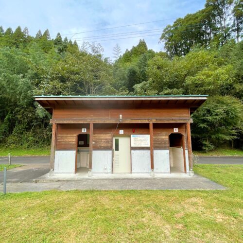 清流の森大川原峡キャンプ場オートサイトにあるトイレ