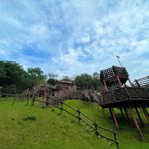 鹿児島県立北薩広域公園内にある大型冒険遊具
