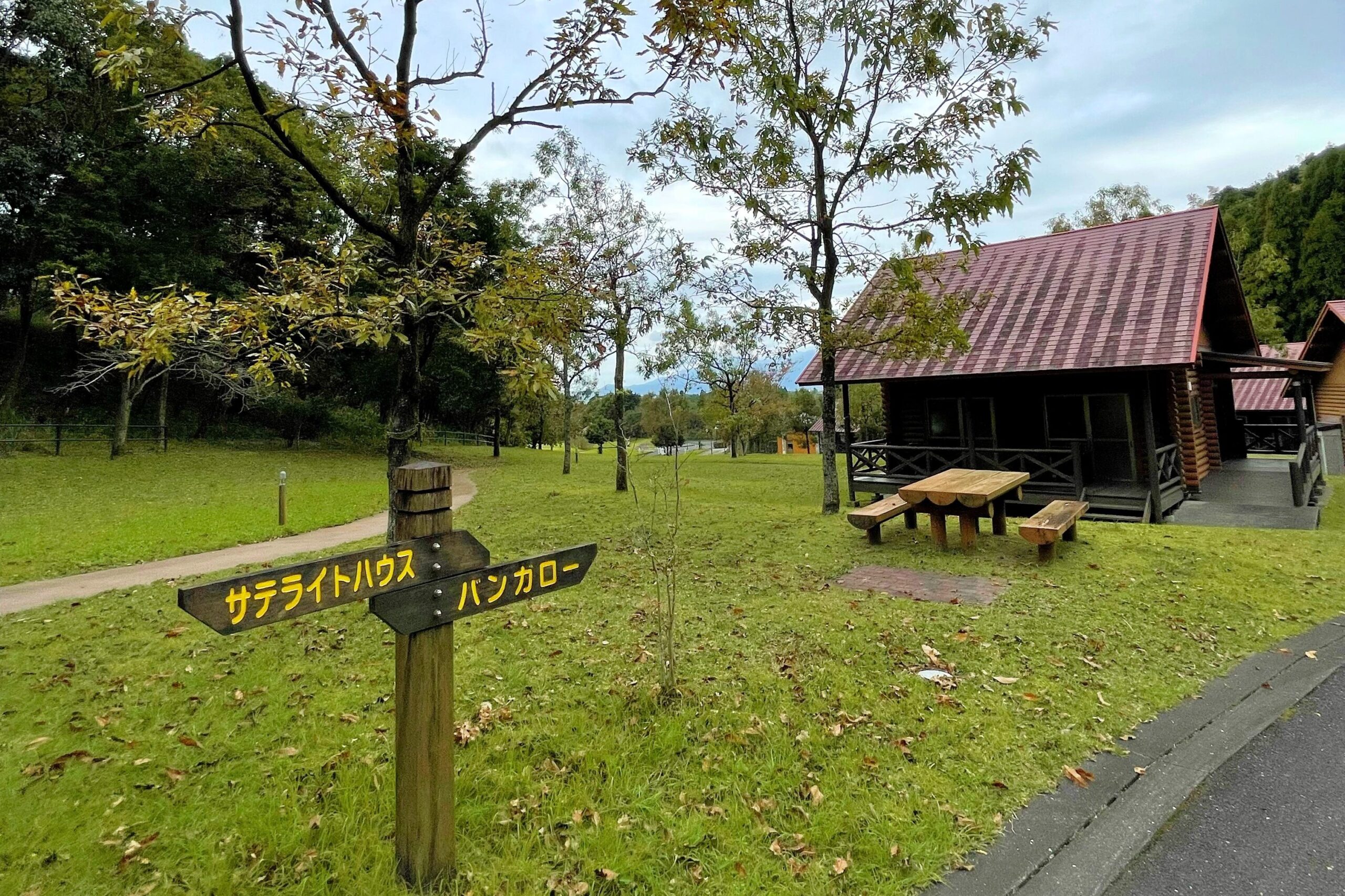 大隅広域公園キャンプ場にあるバンガローのログハウス