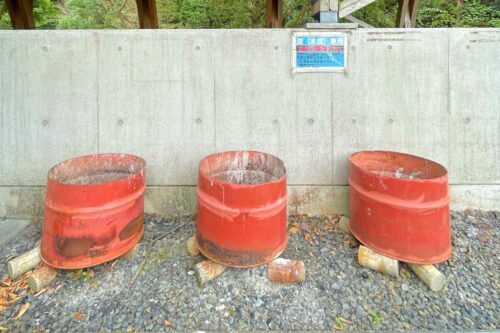 大隅広域公園キャンプ場サテライトハウス裏にある残灰捨て缶