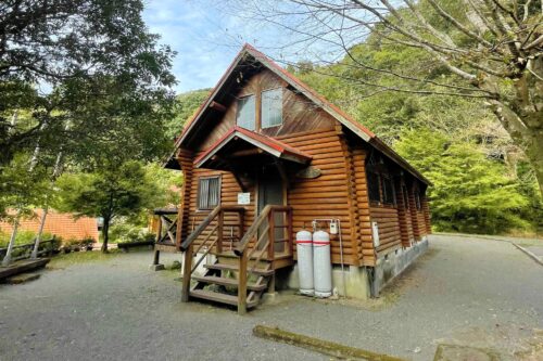 清流の森大川原峡キャンプ場にあるバンガロー