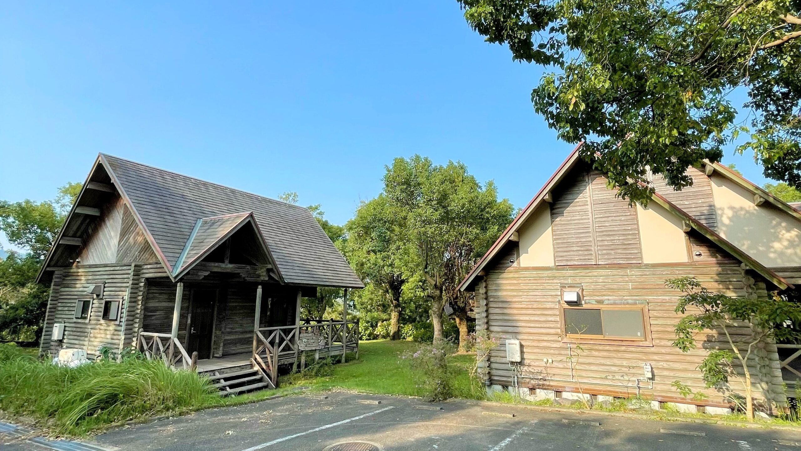 かいもん山麓ふれあい公園キャンプ場にあるログハウス