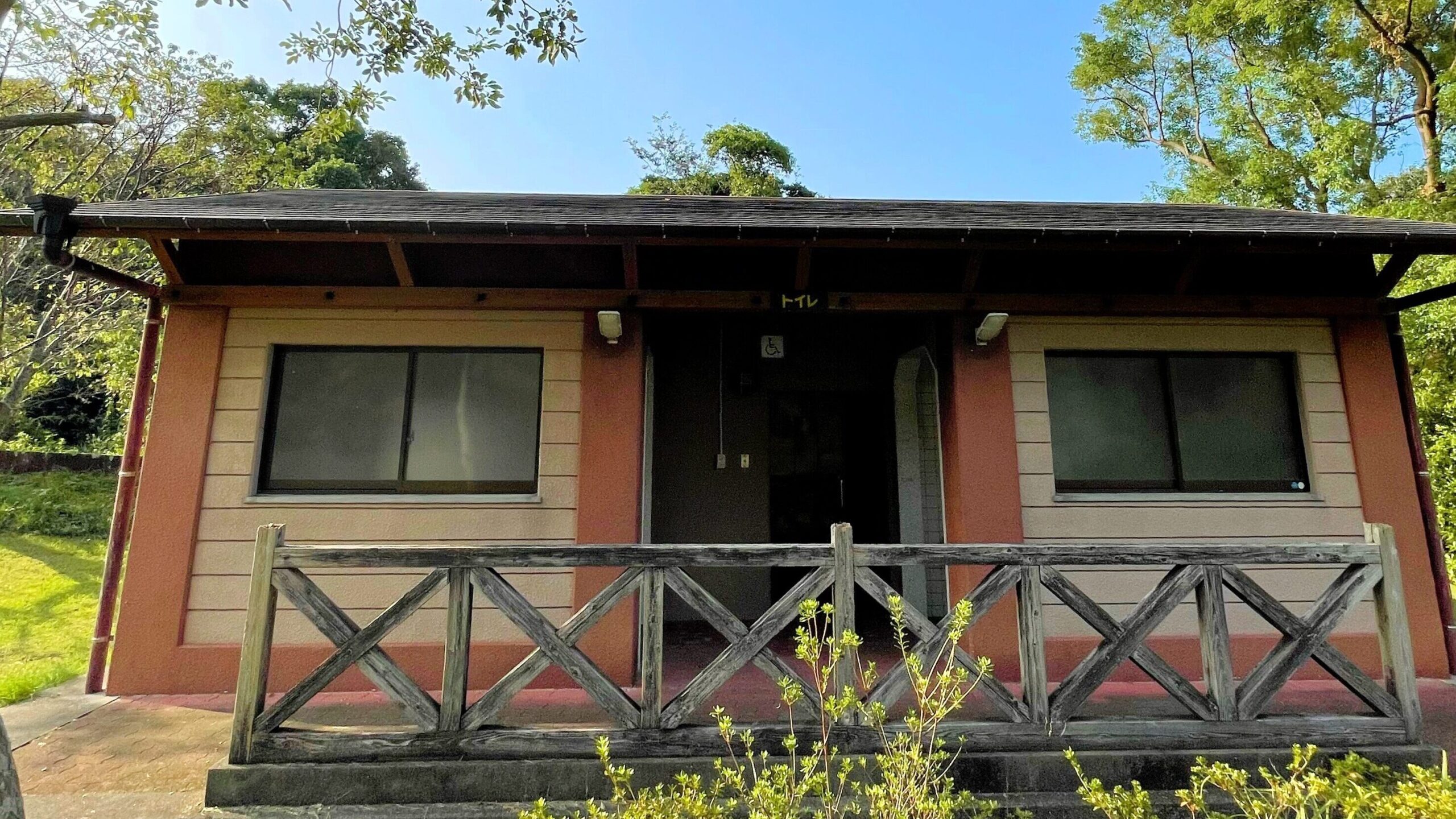 かいもん山麓ふれあい公園キャンプ場にあるトイレ
