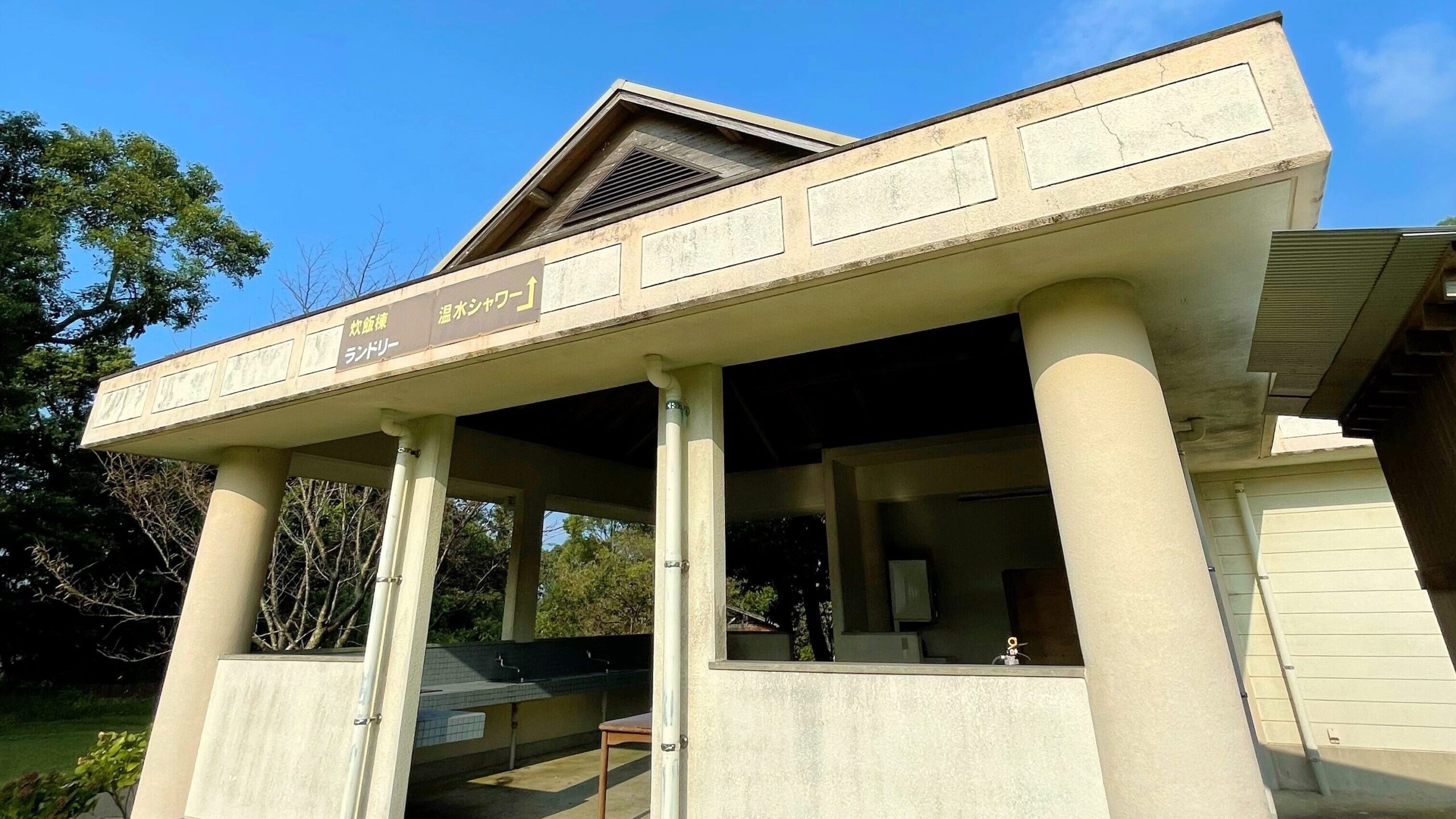 かいもん山麓ふれあい公園キャンプ場にある炊事棟