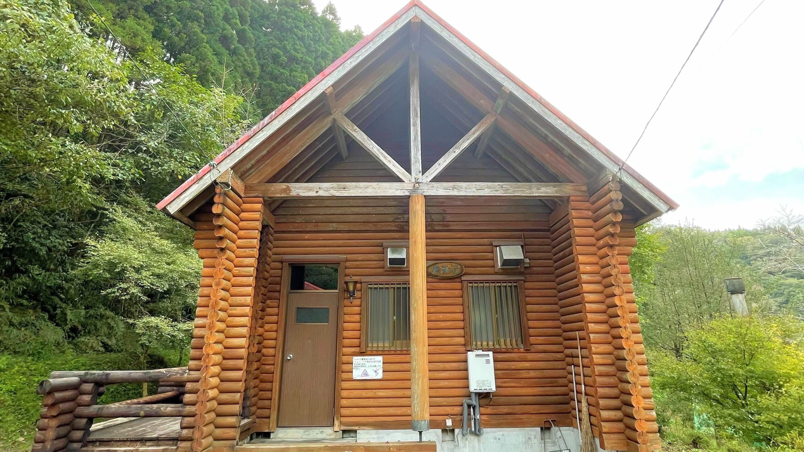 清流の森大川原峡キャンプ場にあるバンガロー