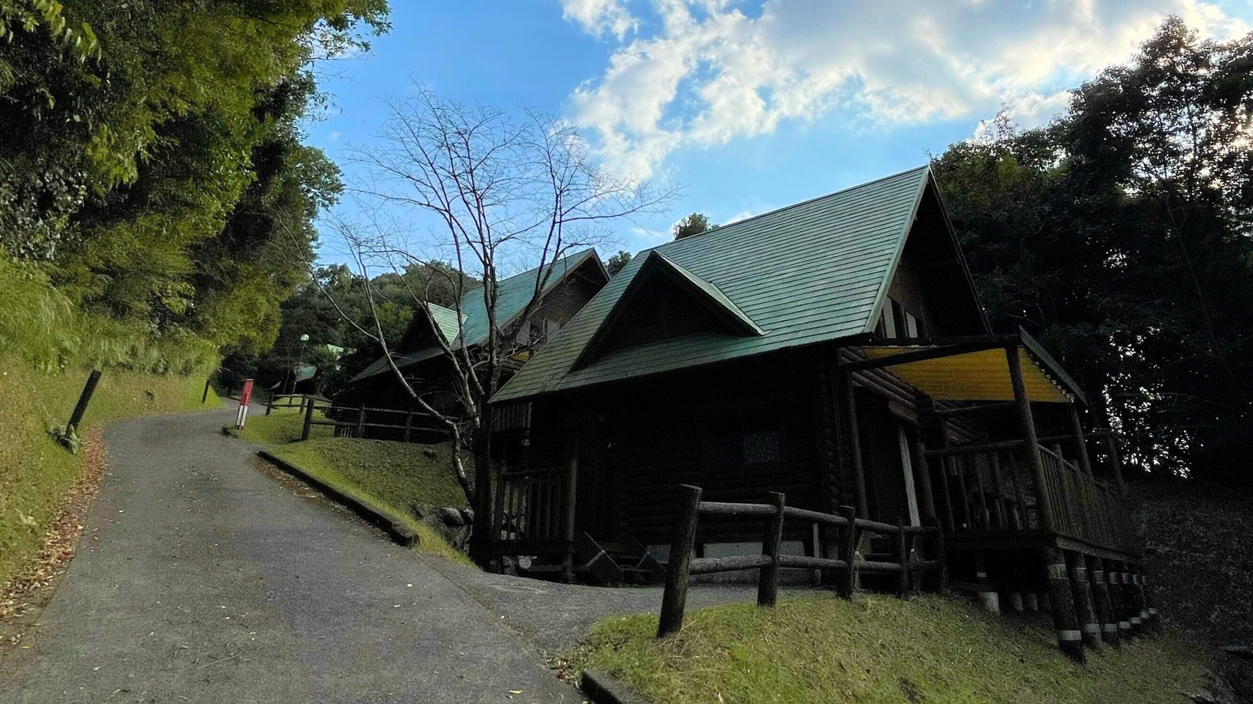 岩屋公園キャンプ場ロッジ