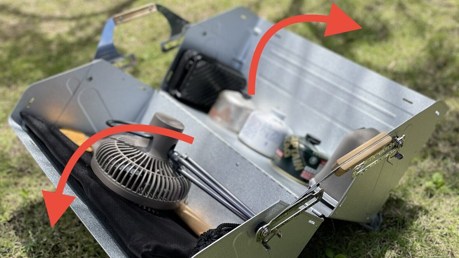 スノーピークシェルフコンテナにキャンプ道具が入っている