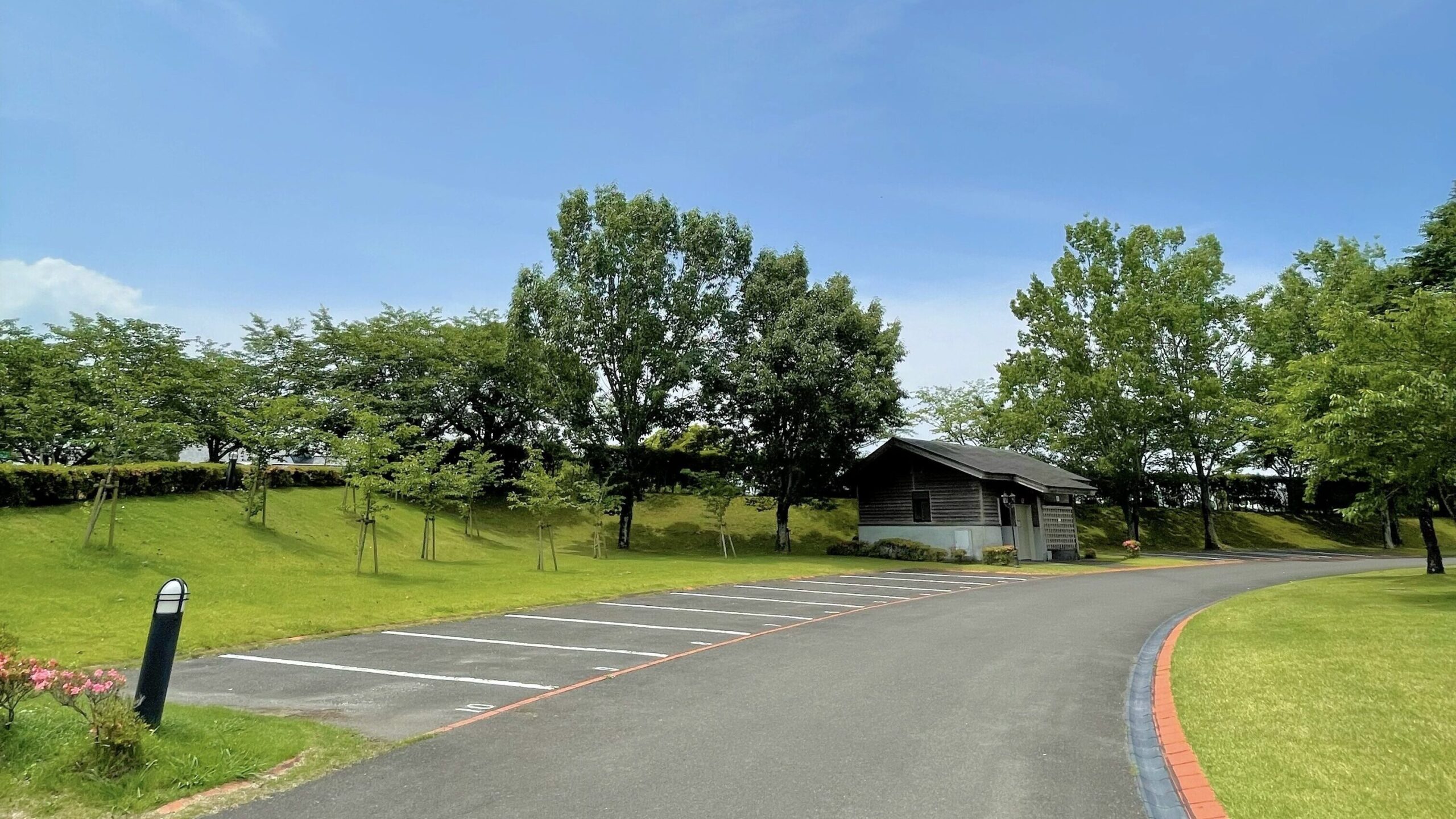 観音池公園オートキャンプ場フリーテントサイト隣の駐車場