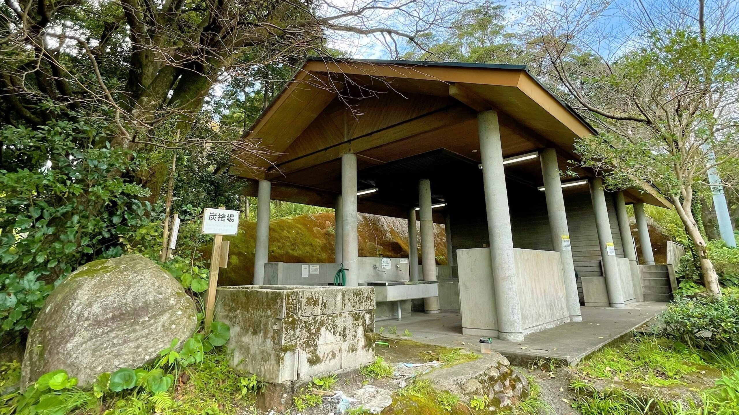 八重山公園キャンプ村多目的広場にある炊事場