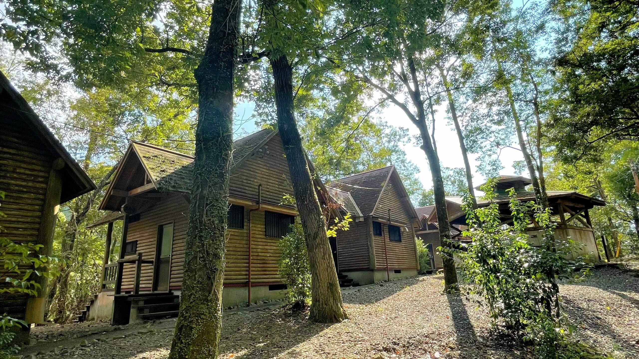 花房峡憩いの森キャンプ場バンガロー
