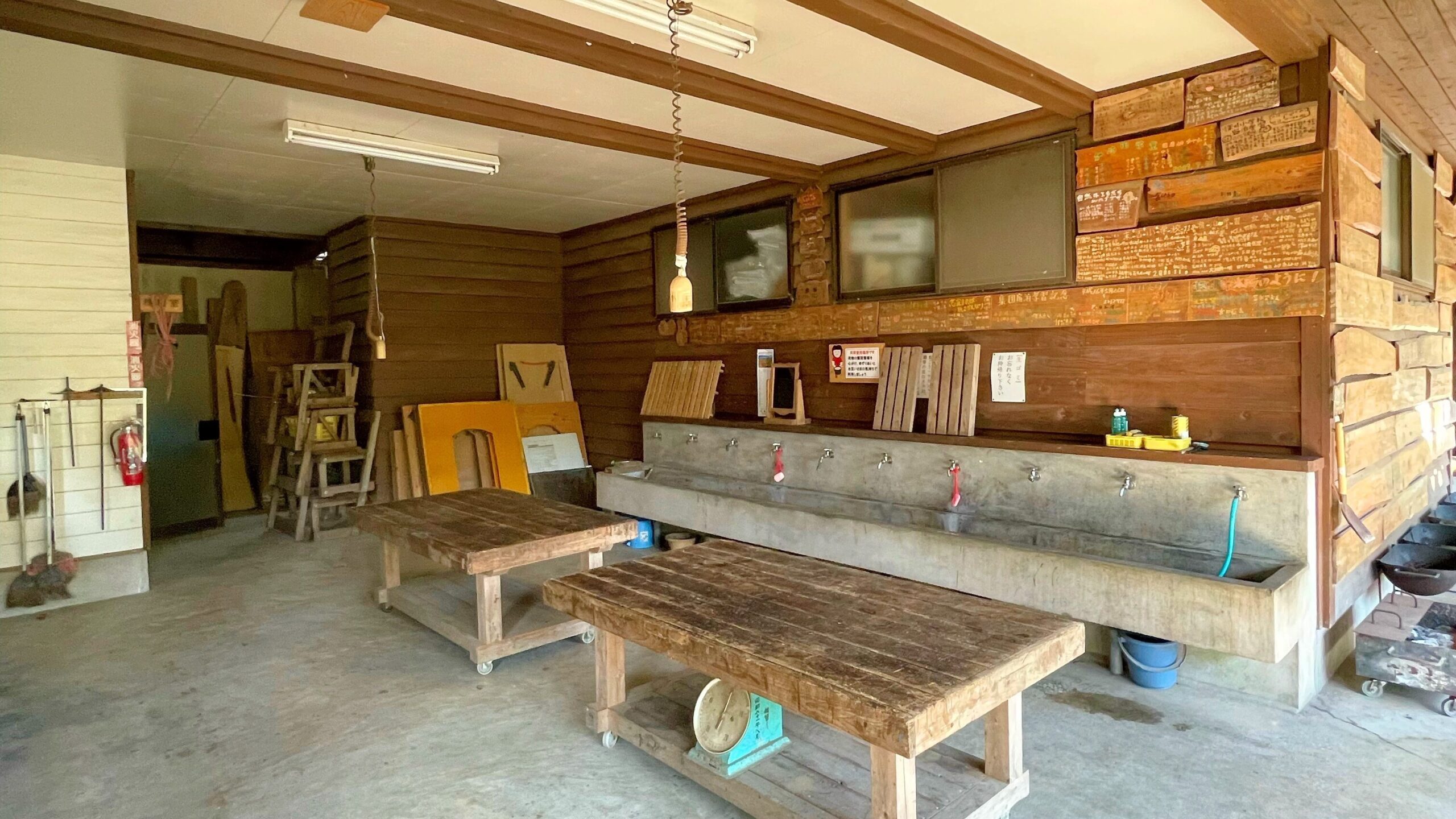 花房峡憩いの森キャンプ場管理事務所内の共同炊飯所