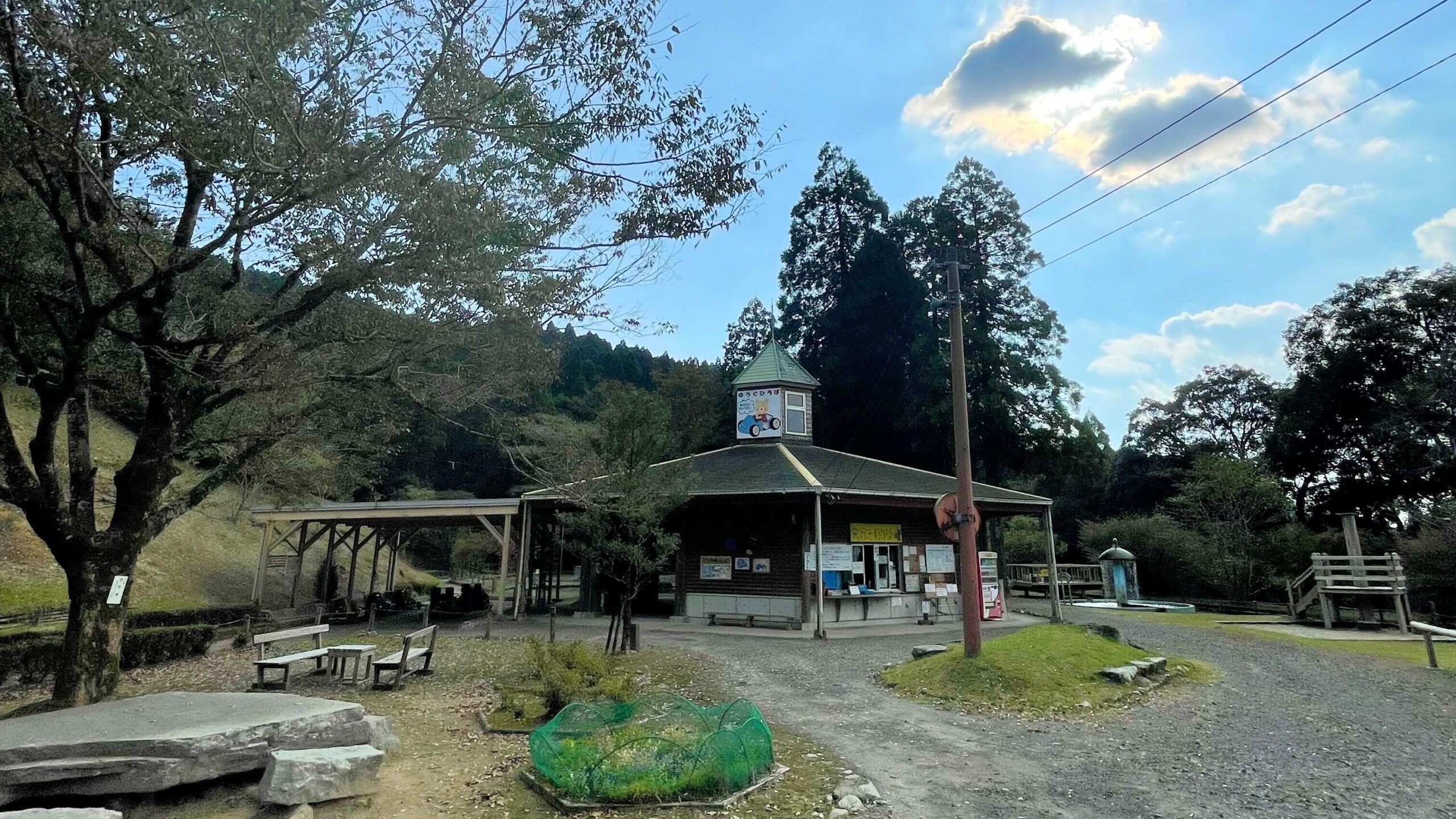花房峡憩いの森キャンプ場にある遊具広場