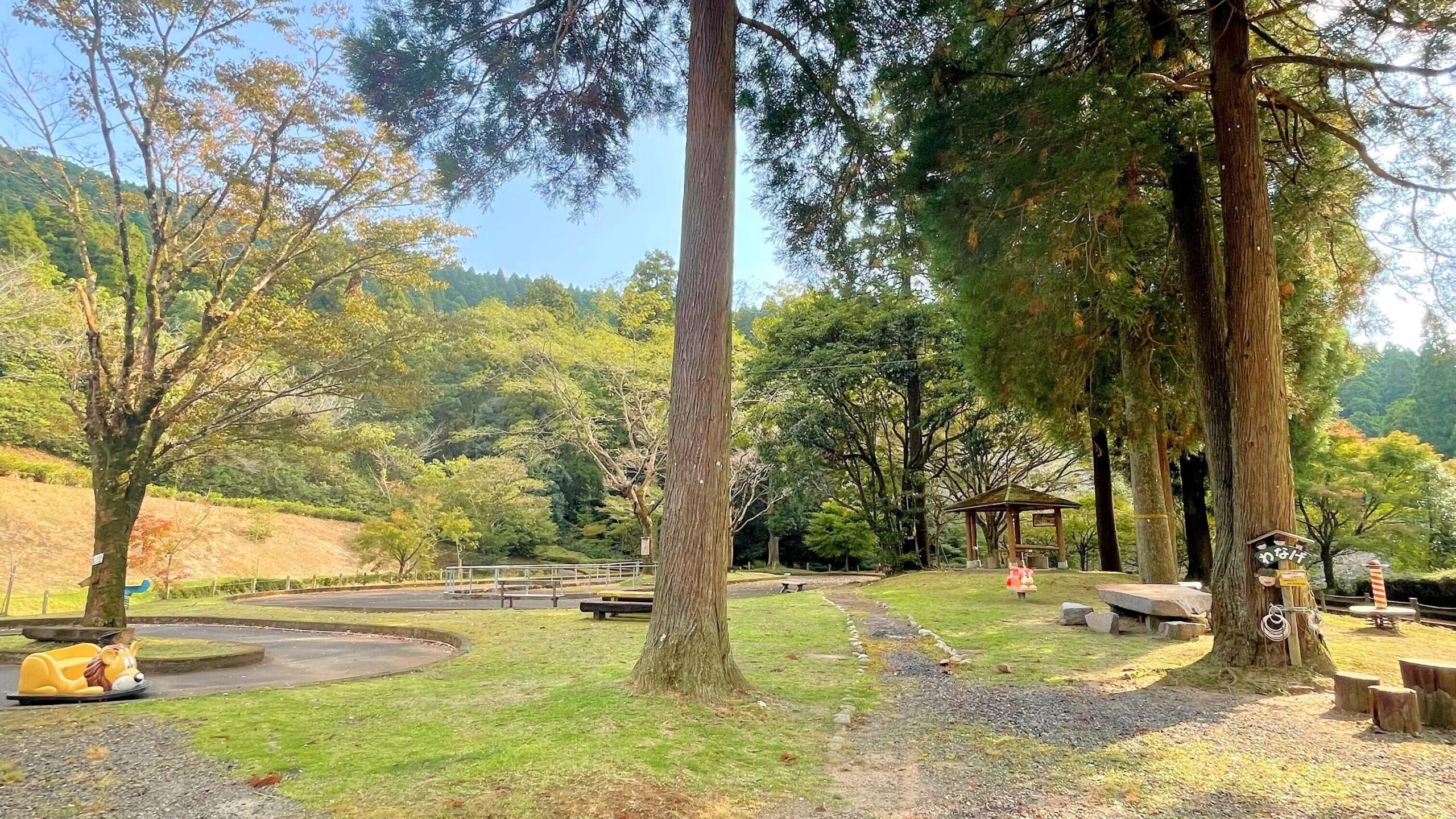 花房峡憩いの森キャンプ場にある遊具広場