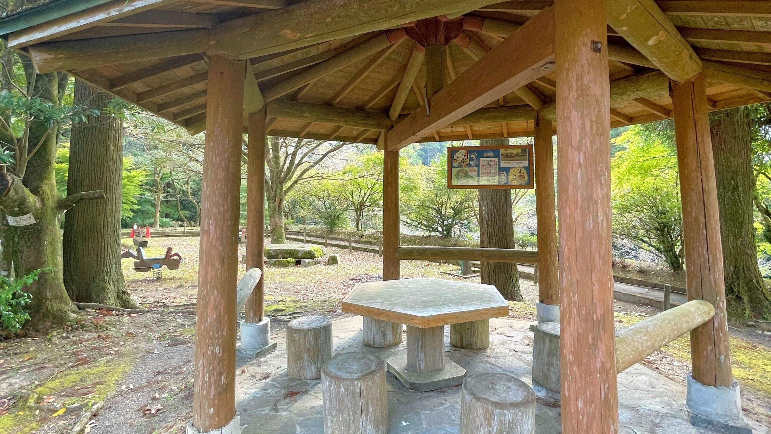花房峡憩いの森キャンプ場にある遊具広場