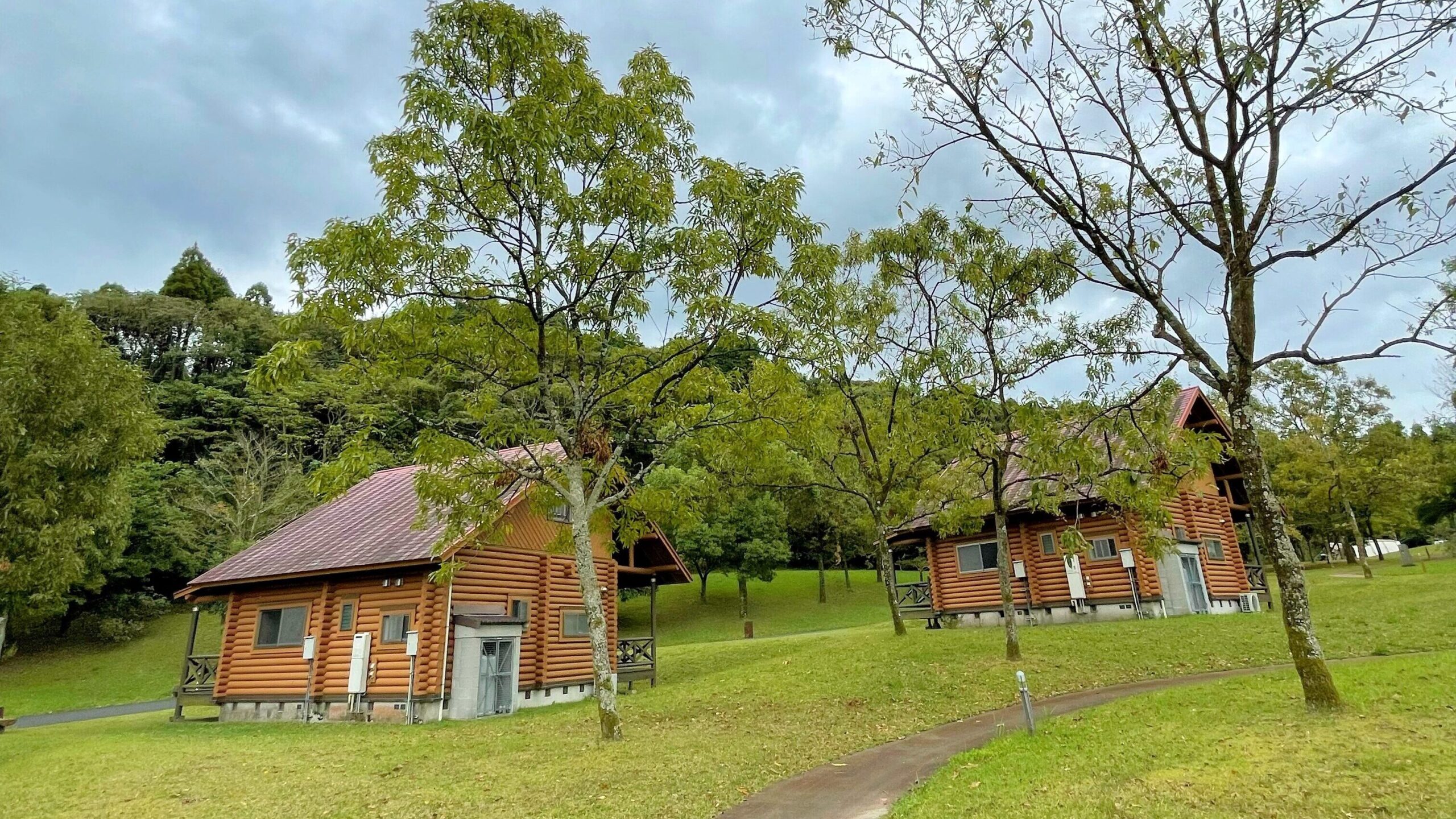 大隅広域公園キャンプ場にあるバンガローのログハウス