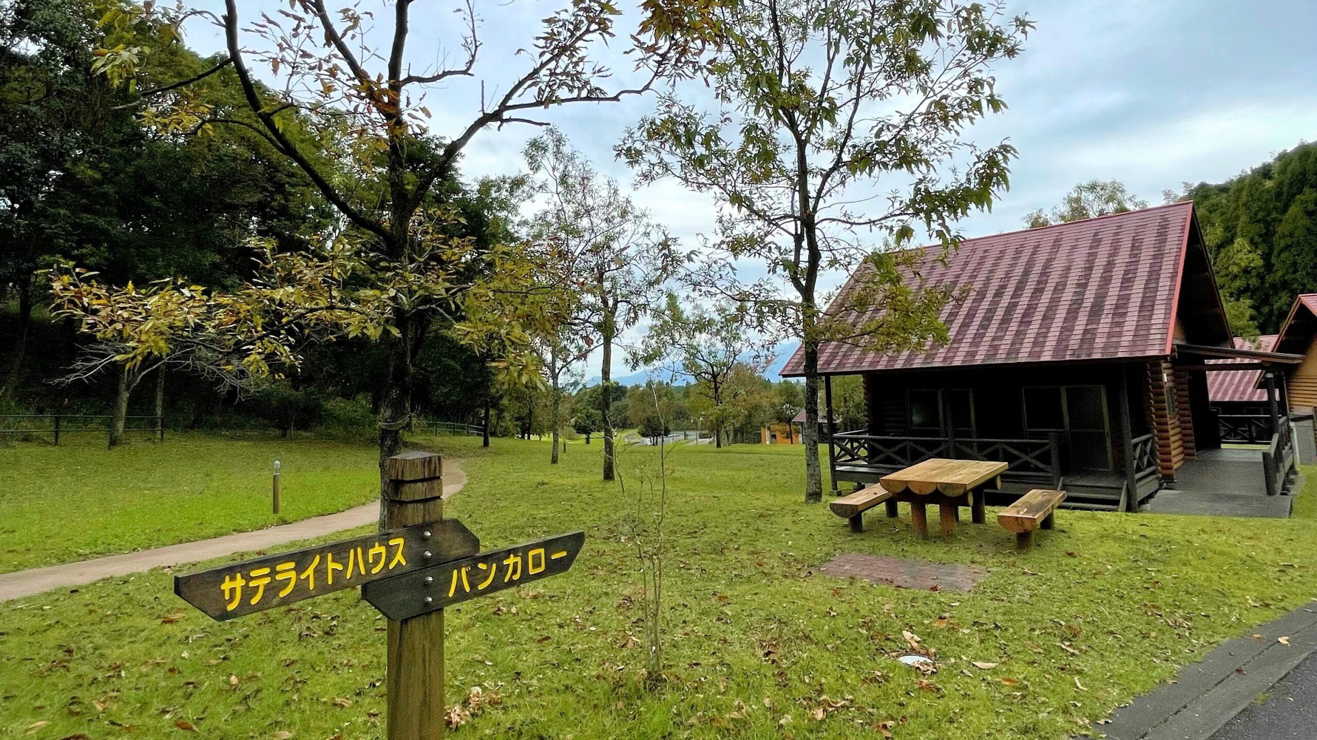 大隅広域公園キャンプ場にあるバンガローのログハウス