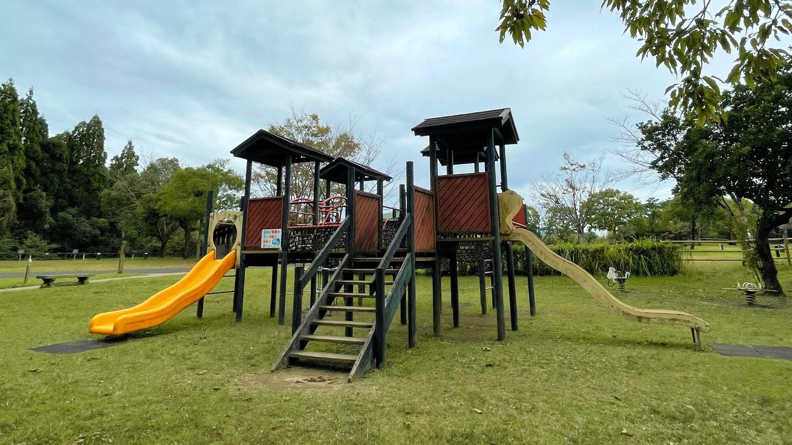 大隅広域公園キャンプ場にある遊具広場