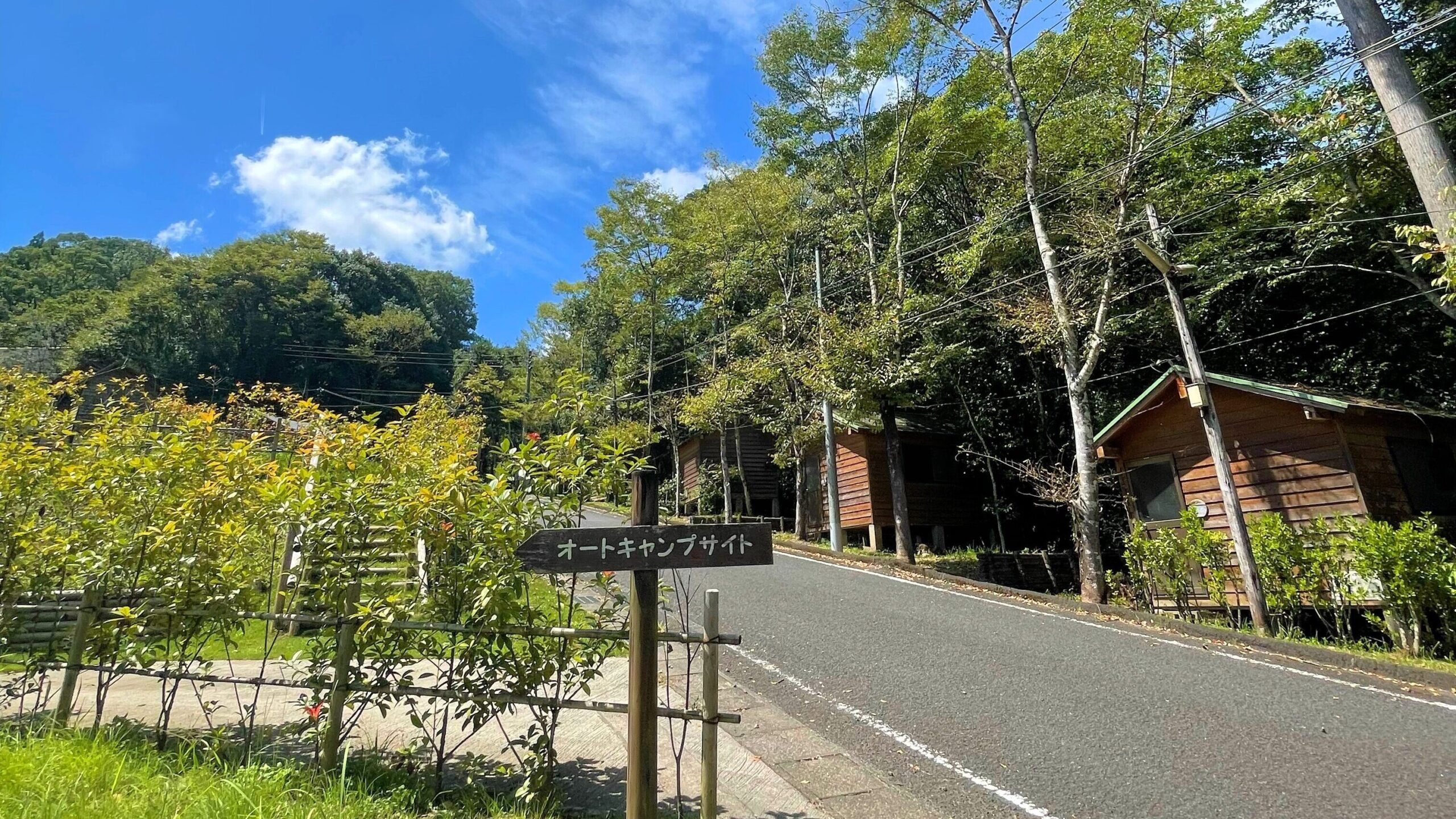 さえずりの森キャンプ場ミニバンガロー